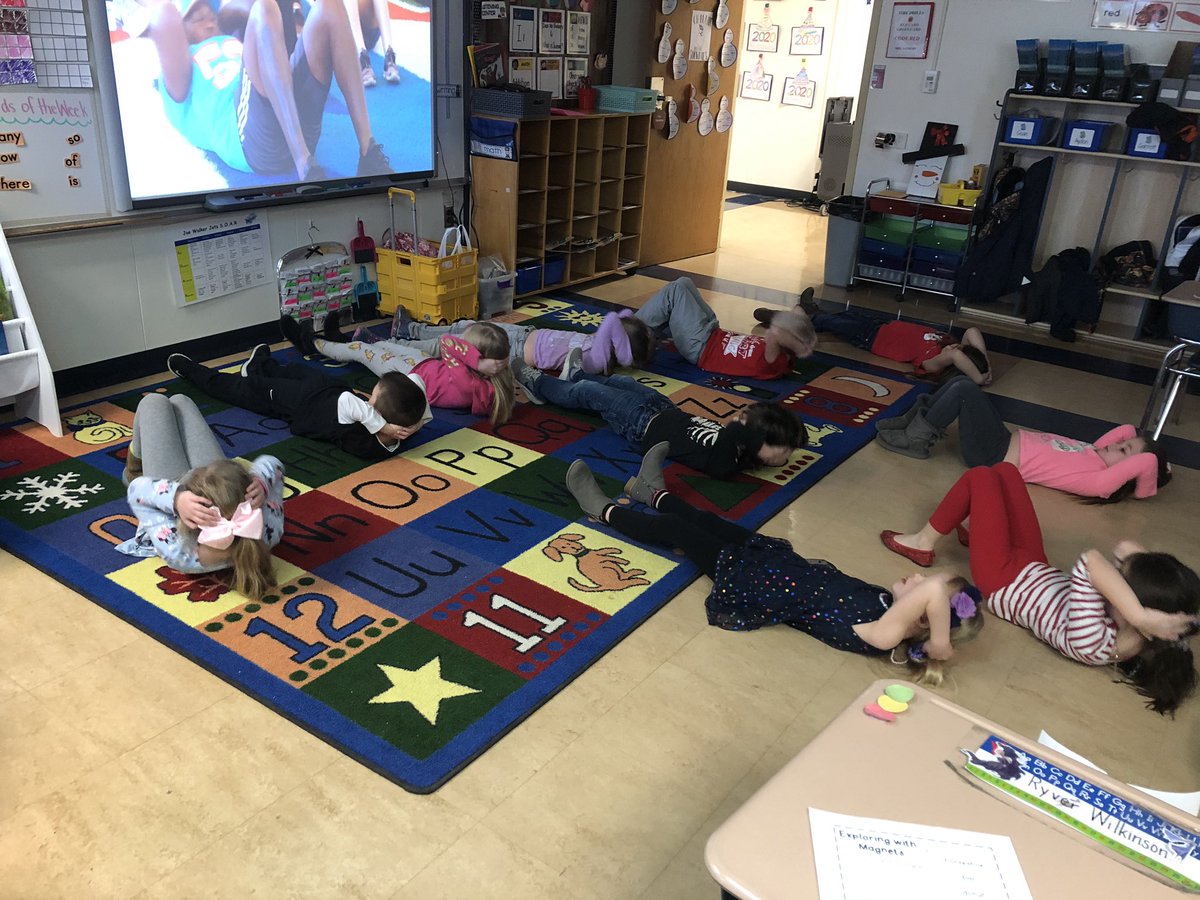 BSanders3421's tweet photo. @American_Heart Getting our ❤️pumping with a fun #virtualfieldtrip courtesy of @nflplay60 🏈. @JoeWalkerES #Mc3G #Bestyearyet @DiscoveryEd #GetMovingPlay60 @AllisonThirdJW https://t.co/NN3fyyf6yT