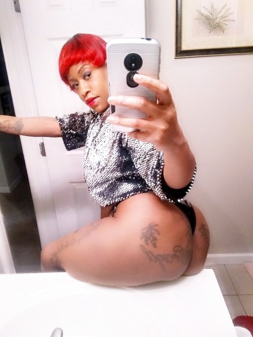 My new photoset is live. Login and enjoy! https://t.co/es7p9aDu9m https://t.co/BMYQjxWPfl