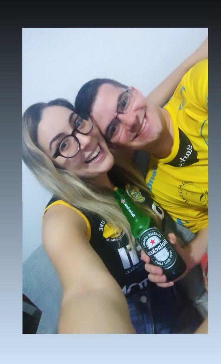 raissamsales's tweet photo. Uniformizados e abastecidos para a semifinal da Copa Brasil! Vaaaai Praia, vai Uberlândia!!! #VoleiNoSporTV #praiaclube #dentil https://t.co/yml892WKGh