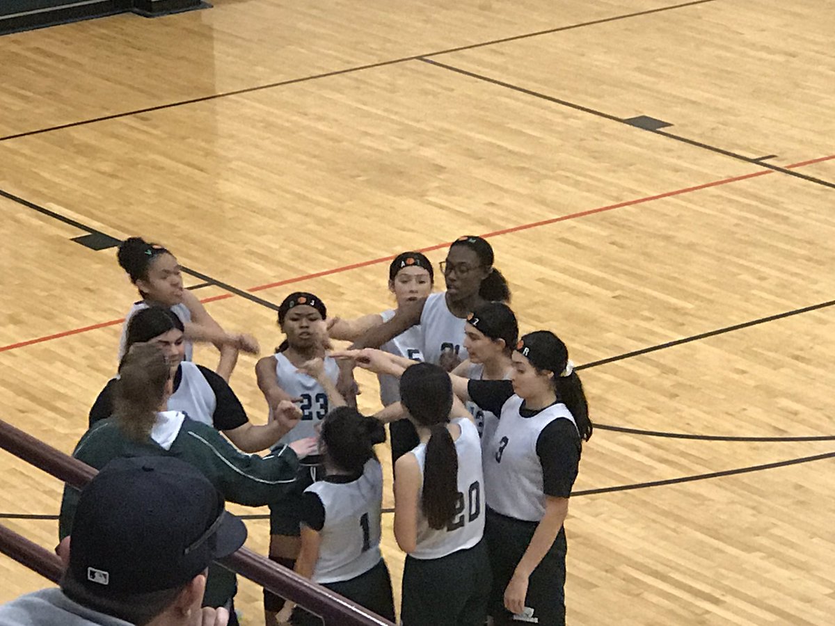 msgmakeshistory's tweet image. 8th grade girls basketball tournament! Let’s go Lady Jags!! 🏀🐾💚 #JordanMSLegends #FlyingVees