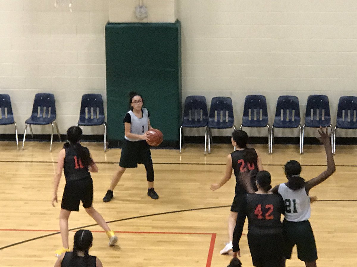 msgmakeshistory's tweet image. 8th grade girls basketball tournament! Let’s go Lady Jags!! 🏀🐾💚 #JordanMSLegends #FlyingVees