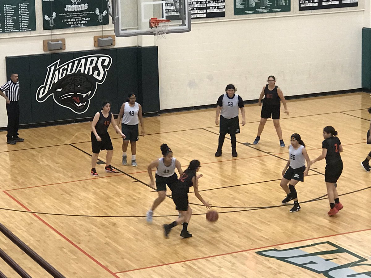 msgmakeshistory's tweet image. 8th grade girls basketball tournament! Let’s go Lady Jags!! 🏀🐾💚 #JordanMSLegends #FlyingVees