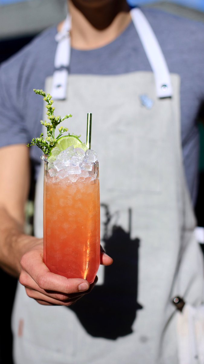 Looking for a new drink to serve up for the big game ? We got you covered with the help of @theweekendmixologist. 🍹

FROZEN BELL
1 oz Silver Tequila
¾ oz Aperol
¼ oz Maraschino
¾ oz Fresh Lime Juice
Club Soda
#ReignSupreme #TequilaElRey #SuperBowl2020