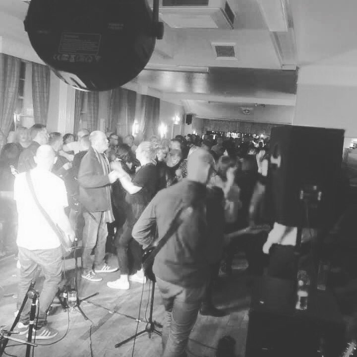howsthejmann's tweet photo. Great to see you all at the #cottage tonight!! Great night, see you all soon #howsthejmann #livemusic #localband https://t.co/ODyfQtOq5I