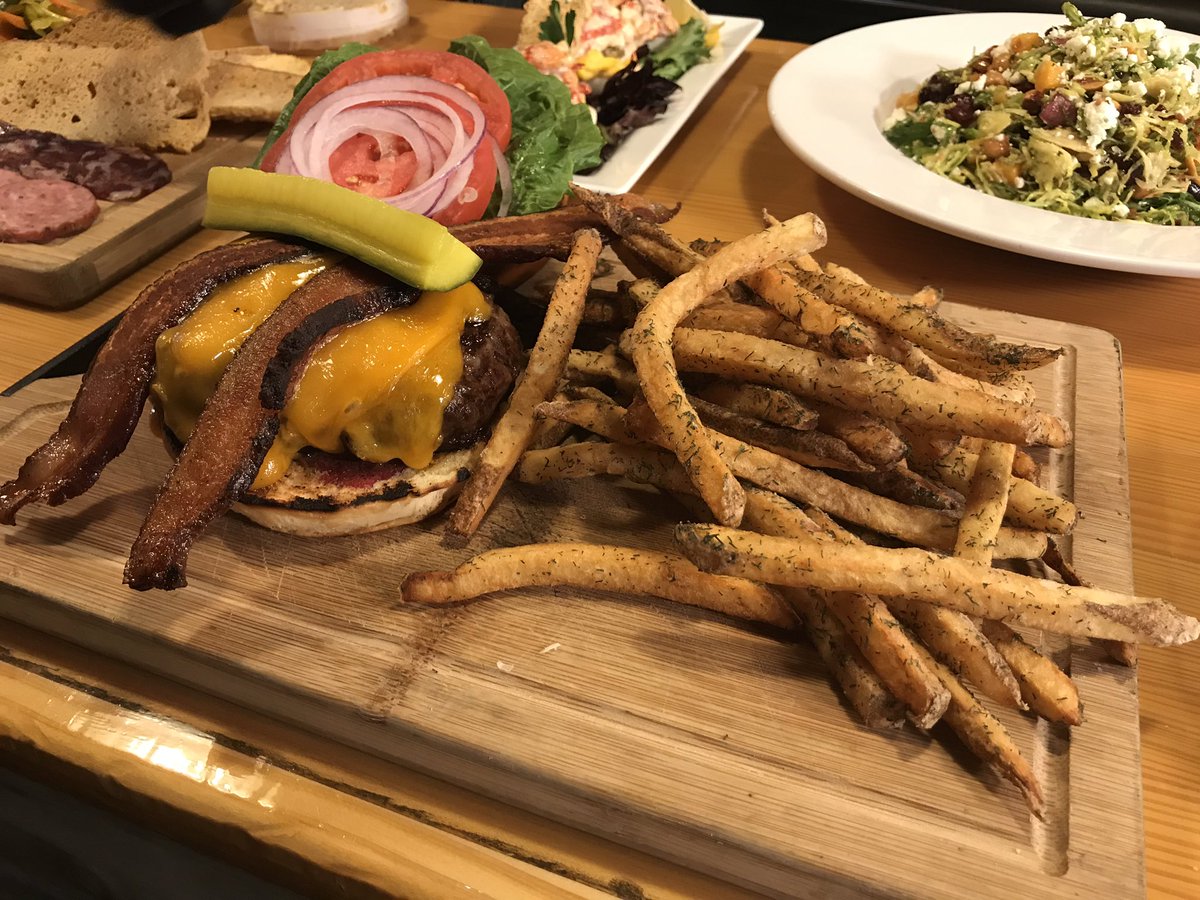 natebenson's tweet photo. ICYMI - I’ve taken over @WGRZ’s #Out2Eat segment. This week I went to a great spot at the corner of Transit & Main in Williamsville - This Little Pig.
They feature a lot of pork, a lot of smoke, and a lot of flavor. But they’re not a bbq joint:
https://t.co/2vNenYKzQ4 https://t.co/T4xKK0UIxM