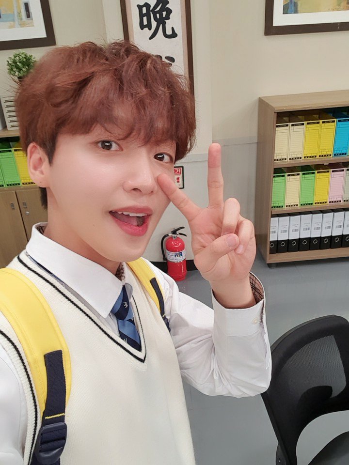 FranceSewoon's tweet photo. 📸▪TWITTER▪211219

[#정세운]
#JTBC #KnowingBrothers 🔔
Jang Tijeo &amp; Dong Sunbae, une équipe avec qui rire
<Un entretien d'embauche> avec le rafraîchissant JeongSewoon 📗
Comment c'était ?🍀
#JEONGSEWOON 

▪ @jeongsewoon_twt 
▪ ❄ https://t.co/WSryULlnYs