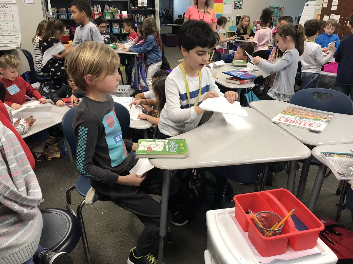 TechyMooney's tweet photo. We loved having @LOakesclass come teach us how to make paper airplanes today! #classbuddies #wearewells https://t.co/aWAxbAw5Pc