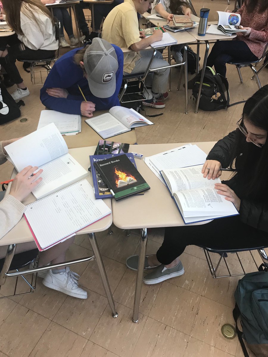 227mrsjames's tweet photo. Sophomore scholars searching for potential research topics! A great day of inquiry and curiosity. #researchessay https://t.co/u4MWNCukpA