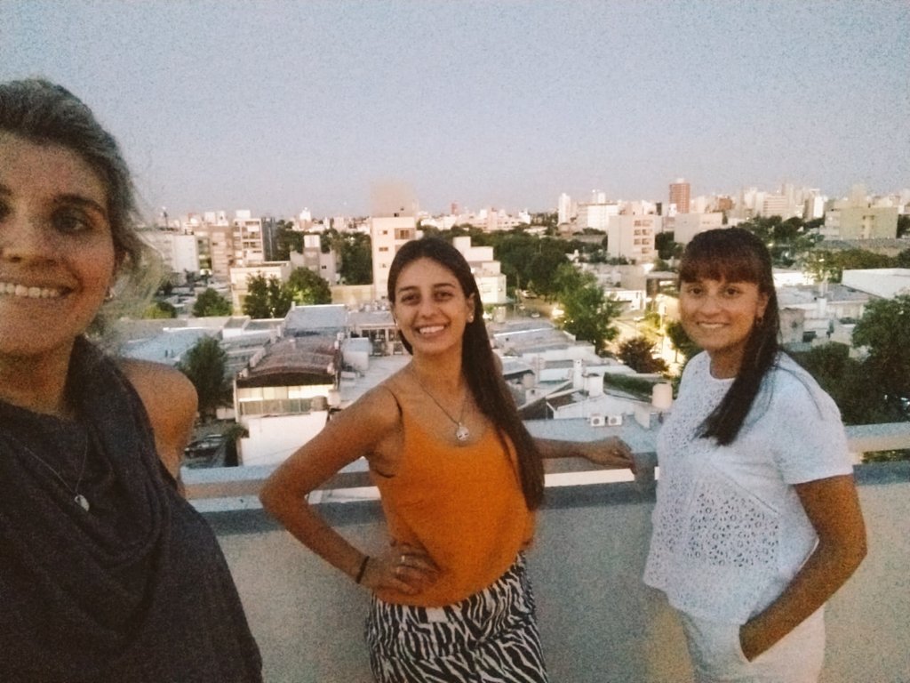 Las quiero tanto tanto <a href="/ChechuLagos/">Cecilia Lagos</a> <a href="/MacarenaGoette/">Maca Goette</a> 💛💛💛💛