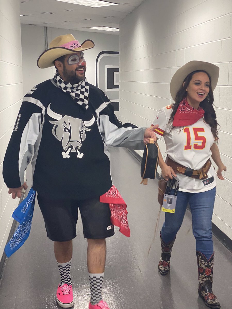 TheJCCarpenter's tweet photo. Arriving to the @attcenter Game Day Ready! Last Home Game Before the #RodeoRoadTrip!
#SARampage #GameDayThreads #GameDayThreadz #GameDayFashion #Fashion #FashionIcon #MensFashion #WomensFashion #RodeoClown #Cowgirl #GQ #Vogue #AHL #NBA #Emcee https://t.co/ojne0qBksq