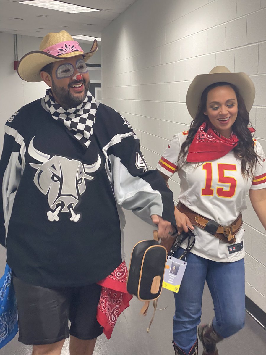 TheJCCarpenter's tweet photo. Arriving to the @attcenter Game Day Ready! Last Home Game Before the #RodeoRoadTrip!
#SARampage #GameDayThreads #GameDayThreadz #GameDayFashion #Fashion #FashionIcon #MensFashion #WomensFashion #RodeoClown #Cowgirl #GQ #Vogue #AHL #NBA #Emcee https://t.co/ojne0qBksq