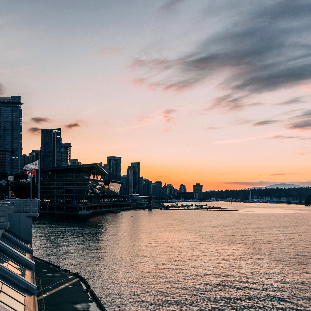panpacificvan's tweet photo. A reminiscent summer view from the Convention Centre. ❤️

#PanPacificVan #ShareYourMoments #TheSuiteLife https://t.co/y2h2T7Nj9O