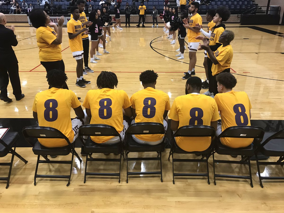 For Kobe 💜💛  #RIPMAMBA