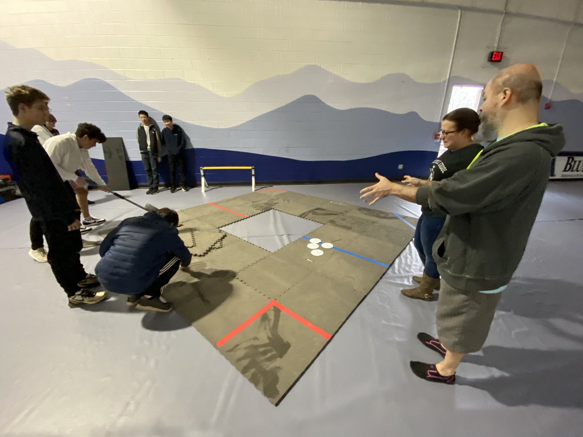 ASRobotix's tweet image. Setting up for tomorrow’s Robotics qualifier competition!@AshevilleSchool #GoBlues #FTC