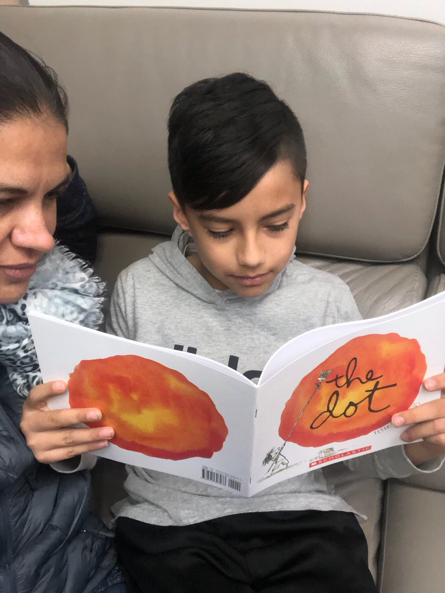 kbateman99's tweet photo. Loved seeing our wonderful families enjoying art AND literacy! #VVReadtoMe @VictorianoElem2 @ValVerdeUSD @RCOE https://t.co/iqrhworaD1