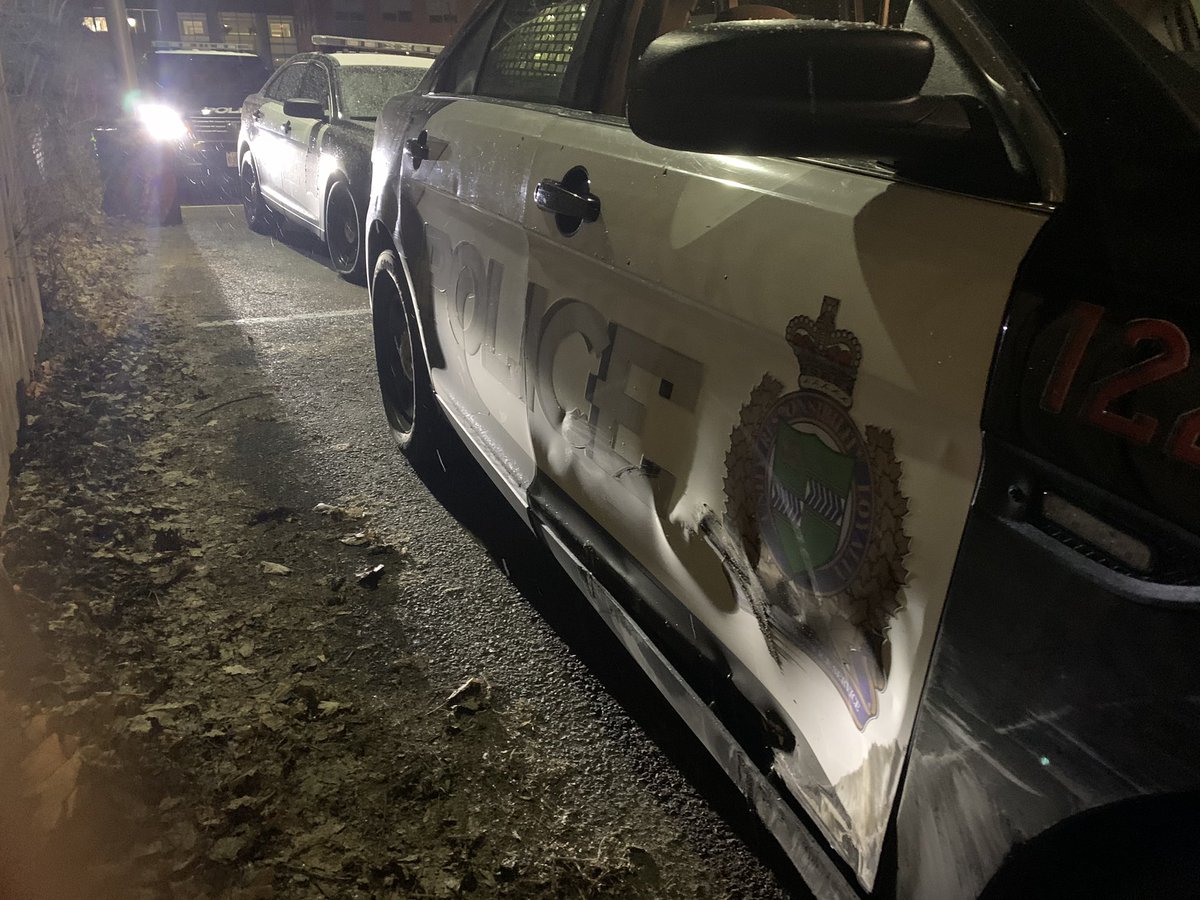 PCPhilGavin's tweet photo. There were 4 vehicles that took damage tonight during the #BMORobbery 2 NRP marked cruisers (see 1 in pic) a civilian parked car in #Thorold, and the suspect vehicle.  We are trying to determine the source of the suspect vehicle  as we examine it. https://t.co/E2Kr1ROBY7