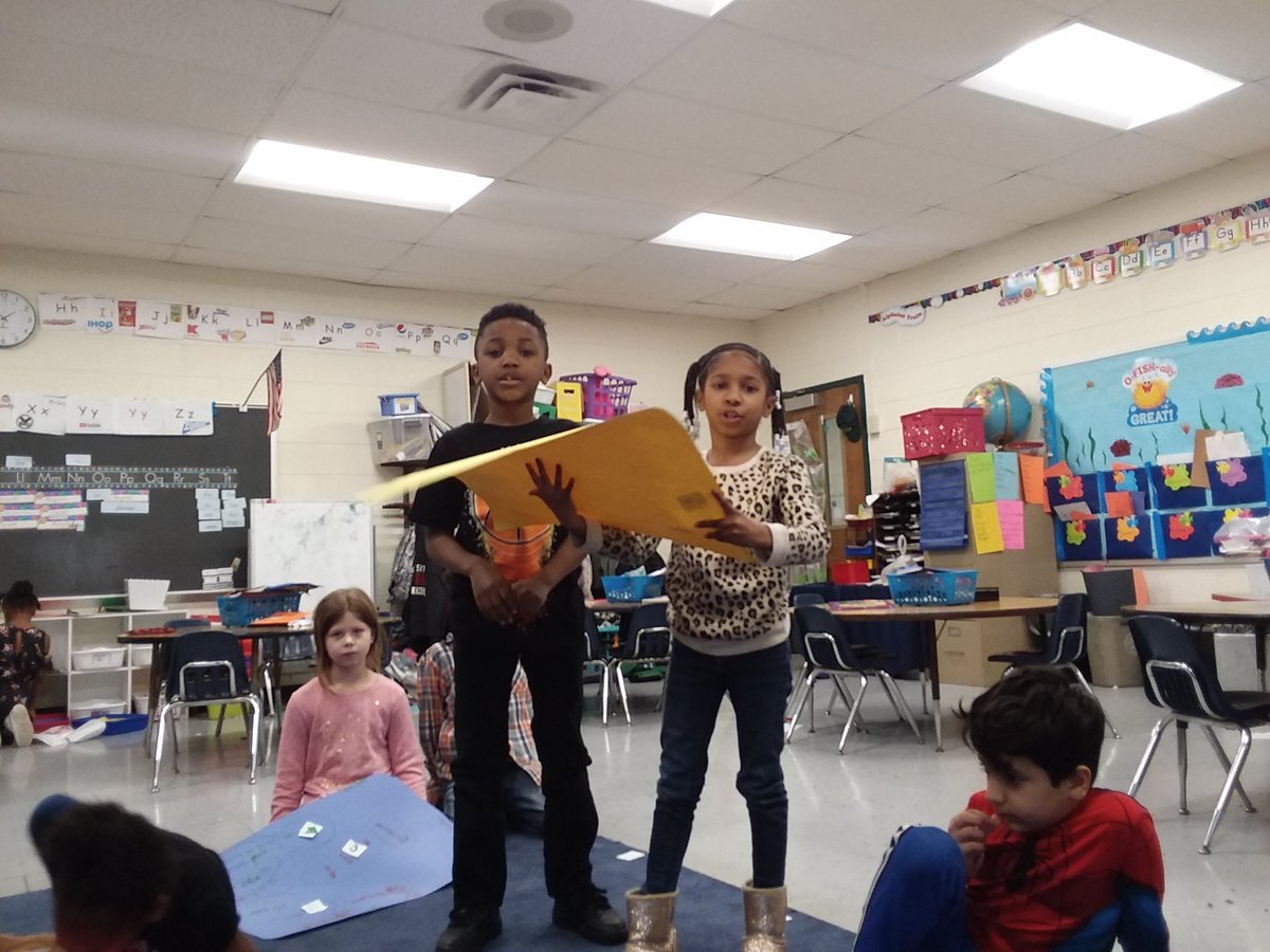 M_Caragiulo's tweet photo. 1st grade students presenting animal research projects :) #happystem #nnpsproud https://t.co/YS1cAGZjkA