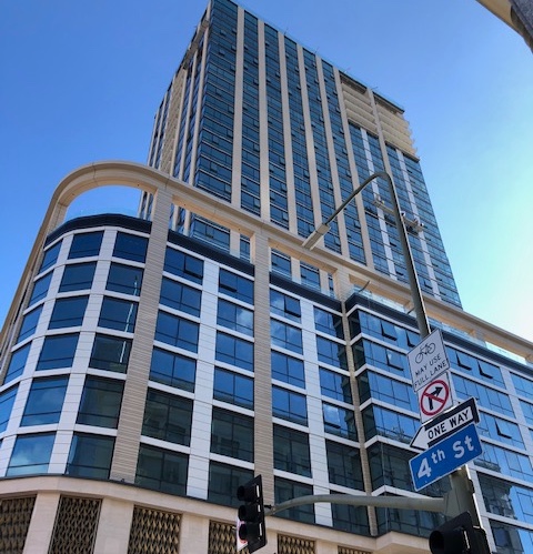 PerlaOnBroadway's tweet photo. With so many milestones on the horizon, 2020 is stacking up to be an exciting year at Perla. Don't miss your opportunity to own a piece of Broadway history today! 1-bedrooms starting from the $400s. #PerlaOnBroadway #LiveAboveBroadway #DTLALiving #DTLARealEstate https://t.co/tXIbxBBsRY
