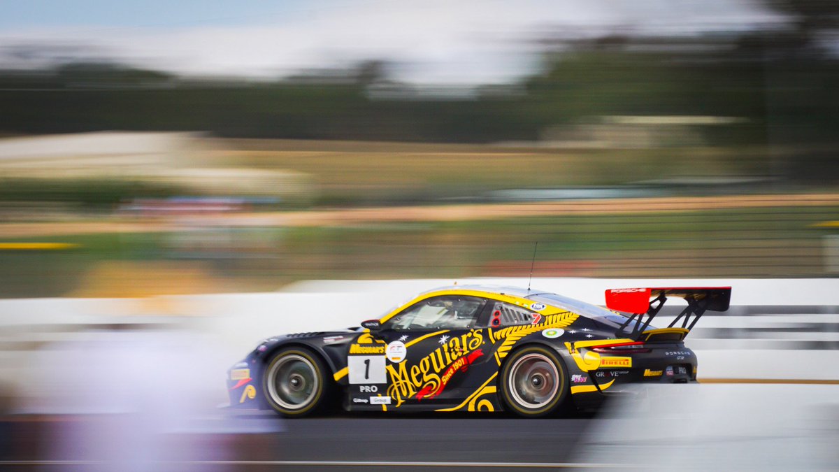 racrcraig's tweet photo. I love this livery on the @earlbamber Motorsports @Porsche! The combination of the @Meguiars brand with the fern is spot on! 👌#B12hr https://t.co/lWSCARa1AQ