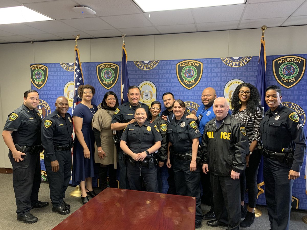 RickySalas_'s tweet photo. Thank you @ArtAcevedo and @TroyFinner. The amount amount of support and guidance you provide for HPD LGBTQ employees is overwhelming. Together we move forward. #relationalpolicing #hpd #lgbtq #houstonLEAP #LawEnforcementAllianceofPride https://t.co/u9jACpv8H2
