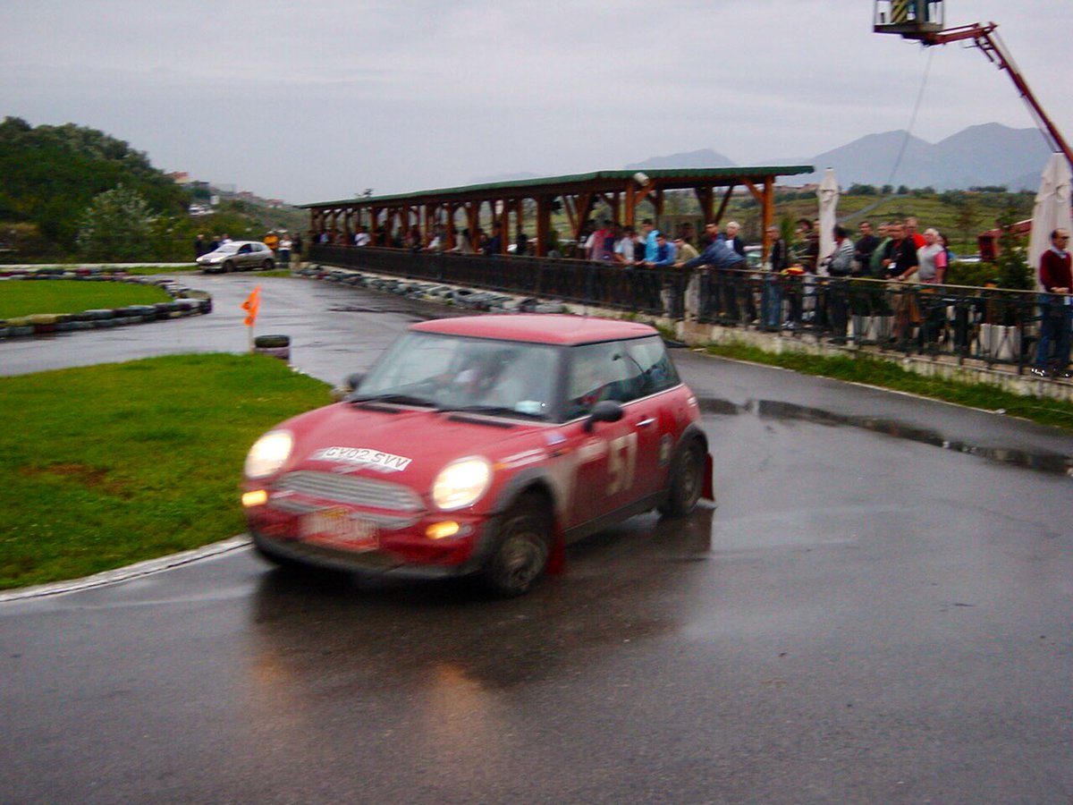 BGonxhja's tweet photo. 🤦🏻♂️🚘🏁 Viti 2002, te ish-Kartodromi, aty ku sot është TEG, zv. Kryetar i Bashkisë Tiranë, ikur pa leje nga puna për t’u marrë me makina 😉🤪😅 #Throwback #Autoholic #NjëPasionNjëJetë @AlketIslami @RallyAlbania @DhameJulia @erionveliaj @retroalbania @AurelBoriciBT @BashkiaTirane https://t.co/UsD5o5bdNX
