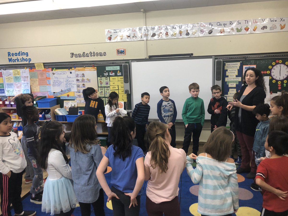 WOSnews's tweet image. Second graders are so dramatic...as they examine emotions of their characters and rehearse lines and gestures for their upcoming performance of Aladdin. @stageleftct  #mrslukeWOS 🧞‍♂️