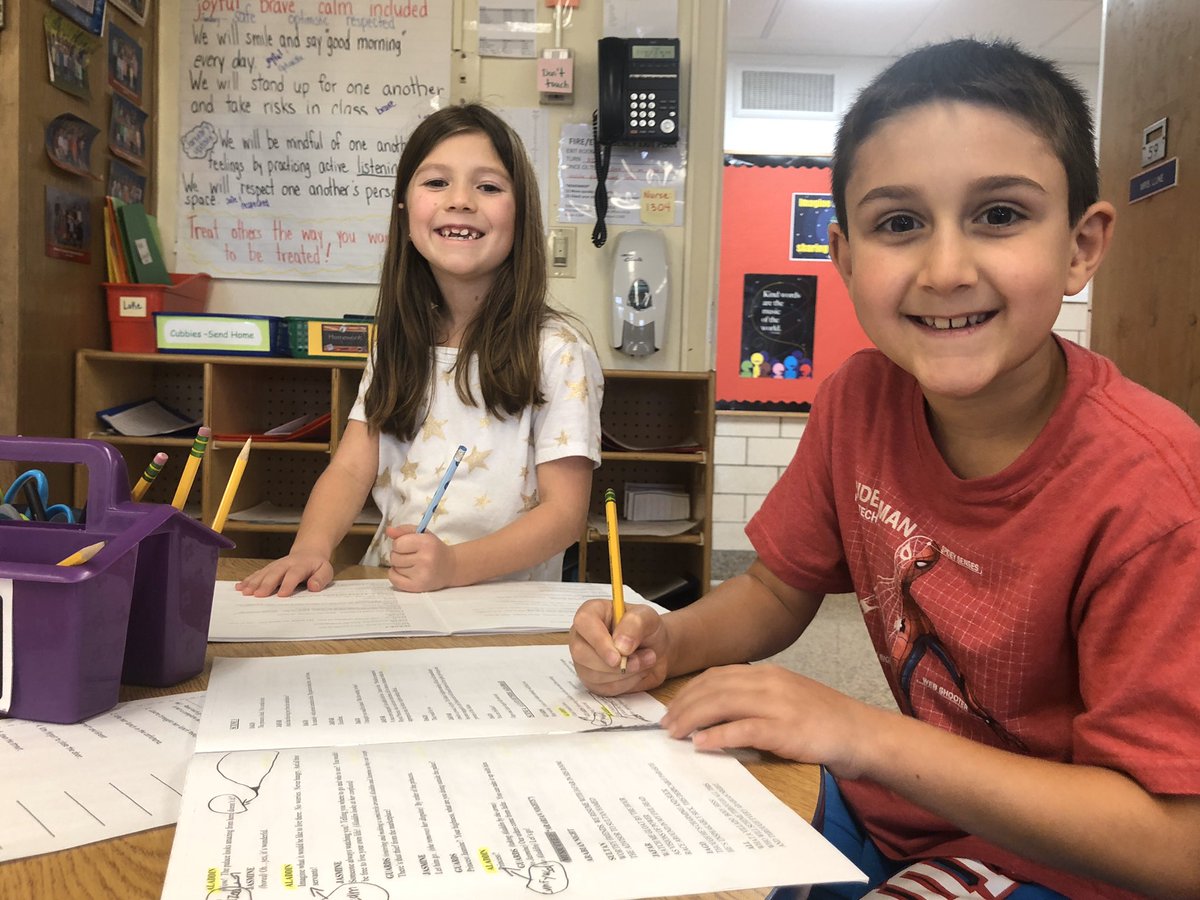 WOSnews's tweet image. Second graders are so dramatic...as they examine emotions of their characters and rehearse lines and gestures for their upcoming performance of Aladdin. @stageleftct  #mrslukeWOS 🧞‍♂️