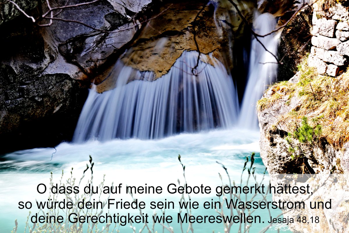 Ein Wasserfall in Langzeitbelichtung: Das Wasser strömt wie Fäden von Seide herunter in einen türkisfarbenen See. Dazu die Tageslosung: O dass du auf meine Gebote gemerkt hättest, so würde dein Friede sein wie ein Wasserstrom und deine Gerechtigkeit wie Meereswellen.

Jesaja 48,18