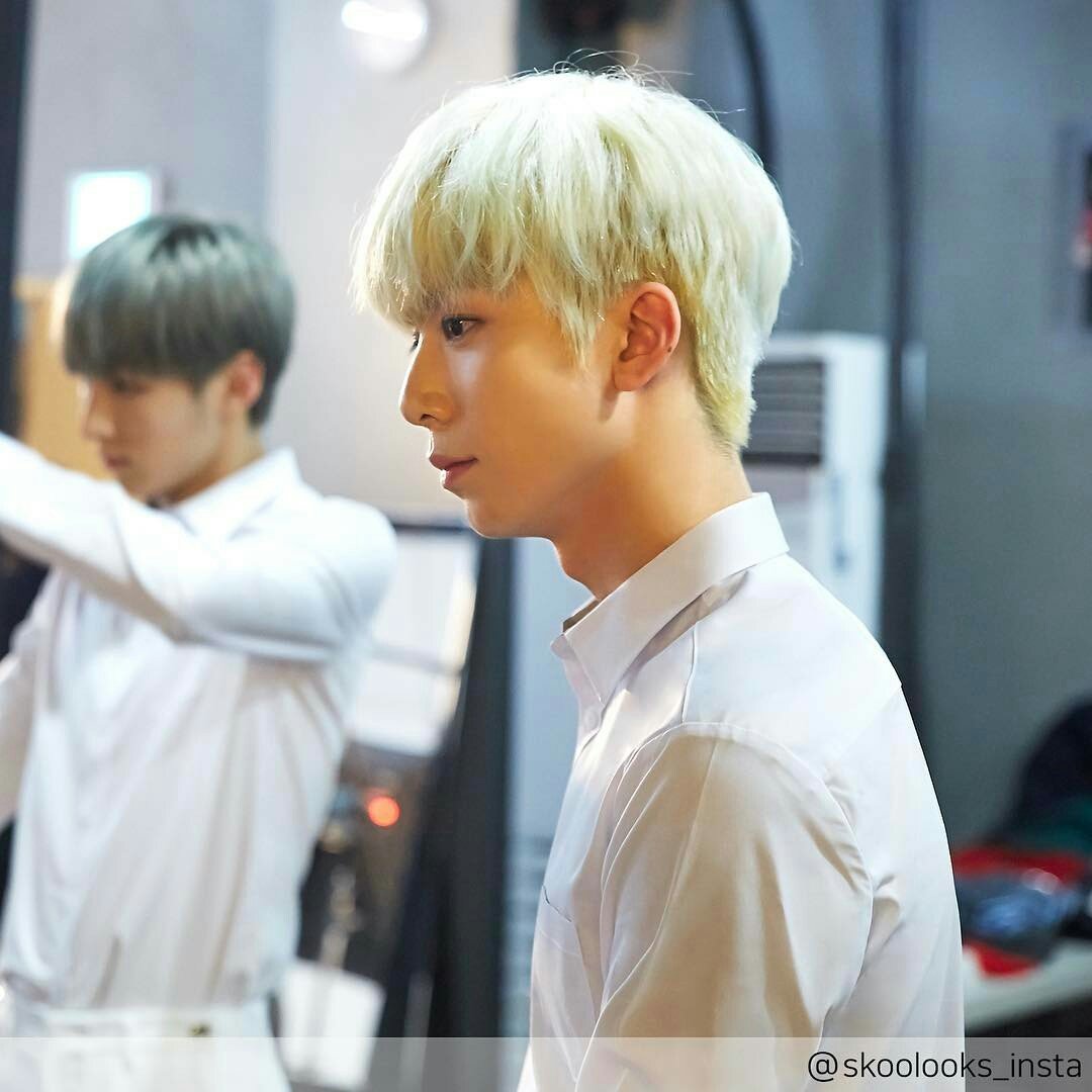 170201 스쿨룩스 인스타그램

#SF9 #에스에프나인 #휘영 #HWIYOUNG #김영균 #フィヨン