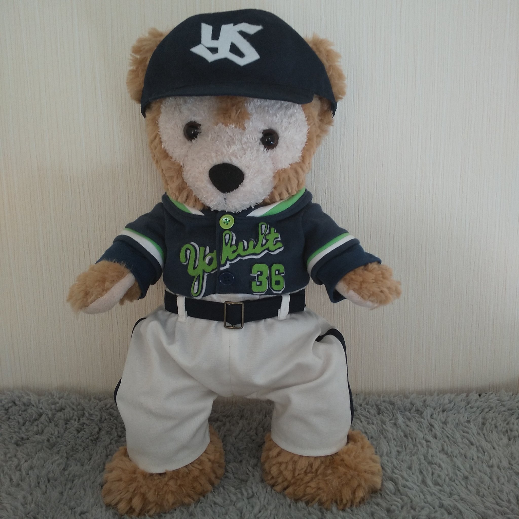 ゆもも プロ野球キャンプインしたのでダッフィーのヤクルトユニフォーム ホームは合う生地が見つからなくてビジターユニフォームで作りました 名前と背番号は大好きな廣岡選手 型紙はことろさん Cotoro Net とぬいぺさん Nuinuipe にお借りし