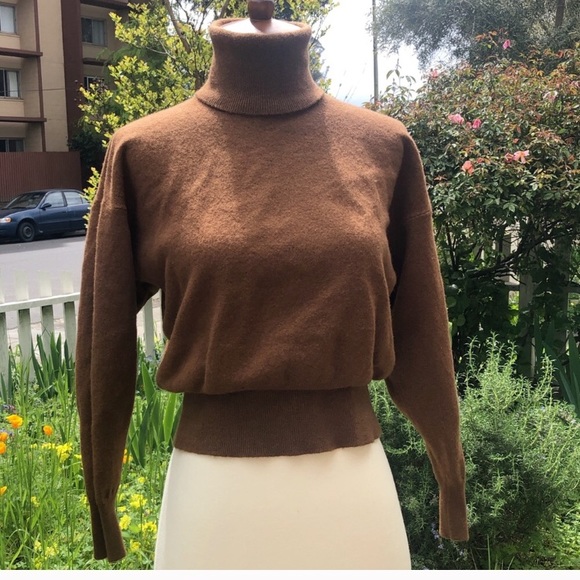 cassiesuxx's tweet photo. So good I had to share! Check out all the items I'm loving on @Poshmarkapp #poshmark #fashion #style #shopmycloset #escada #vans #newbalance: https://t.co/rqaA6oB3jt https://t.co/yTPweLUp5m