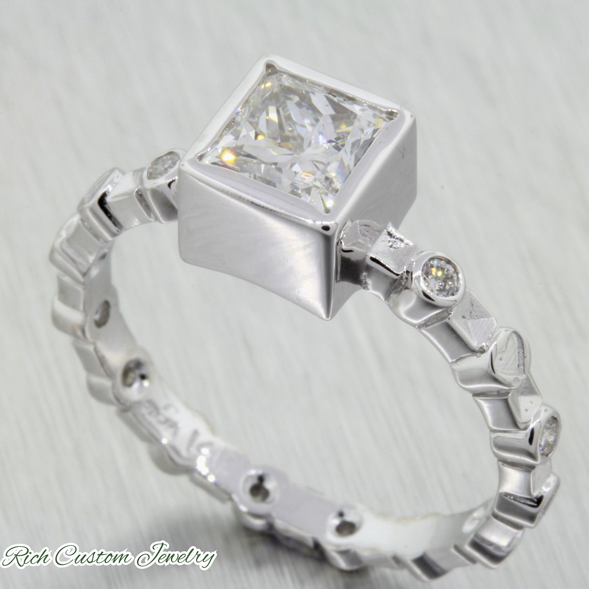 RichCustom's tweet photo. Dress up your diamonds!

#platinumanddiamondring #princesscutdiamond #bezelsetting #engagementrings #lasvegascustomjewelry #richcustomjewelry #makedreamsreality #imaginationisalimitaion https://t.co/l7PaQIL2pk