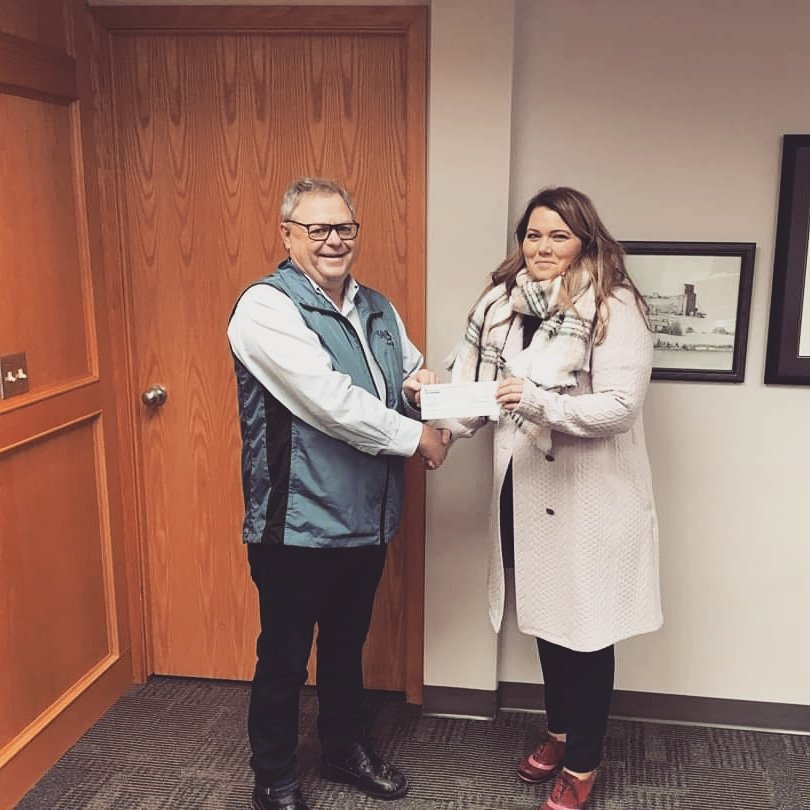 JeAnne Prosser, owner of Active Edge Physical Therapy presents CT Scanner Project committee member Bob Barss a cheque for $1500.00 towards the CT Scanner!

Thank you JeAnne and Active Edge Physical Therapy! 

#CTScanner #WDCHF2020 #LocalCharity #Community #ThankYou