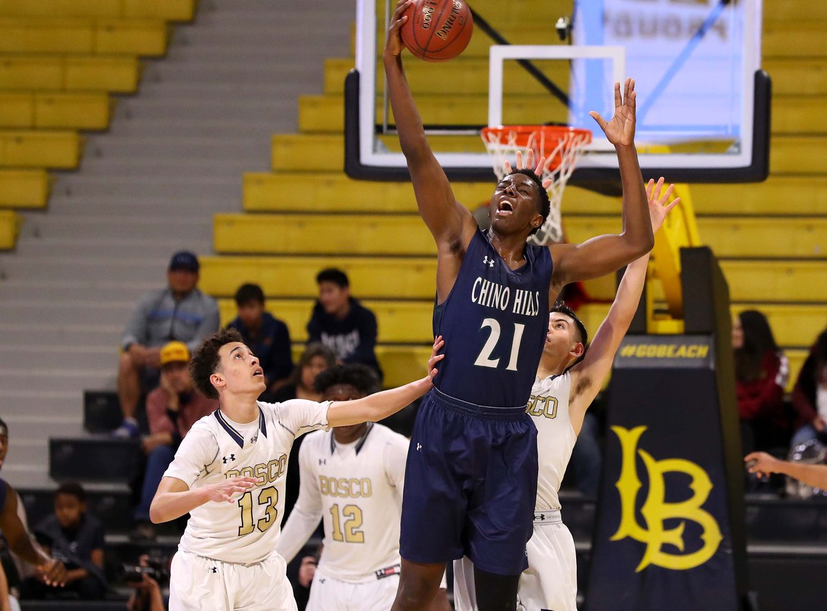 RonMFlores's tweet photo. Terrific & deserving gesture to see Chino Hills retire No. 21 of Onyeka Okongwu (@BigO21_) & his older brother Nnamdi, who passed in '14.
2X CA Mr. Basketball helped program win mythical #FAB50 natty title & led Huskies to two other CIF D1 titles.
#HSBB #RipNnamdi #RipKB24 https://t.co/qfPSfFHDfN