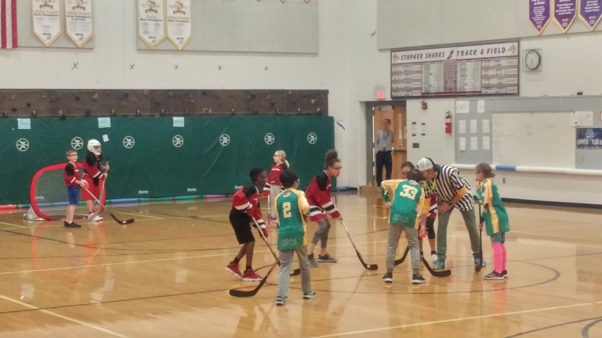 bordersPE's tweet photo. Not sure the exact rules but if the first team to score in the 3rd period wins then the Klondike Hockey Bears won!  
Cheering section was 🔥 tonight!! https://t.co/LOYiHaWunL