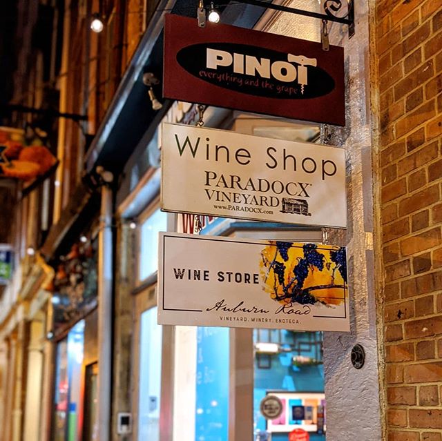 plsGetTheBread's tweet image. Thanks @lovethebottle for having me last night at the wine tasting and snack pairing at @pinotboutiquewinebar with @inbetweenrivers. From scent to acidity, I learned a lot about different types of wine!

📸 instagram.com/p/B8Ahl7cl8dS/ via tweet.photo