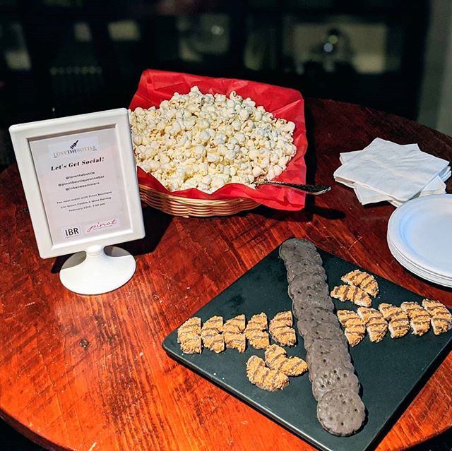 plsGetTheBread's tweet image. Thanks @lovethebottle for having me last night at the wine tasting and snack pairing at @pinotboutiquewinebar with @inbetweenrivers. From scent to acidity, I learned a lot about different types of wine!

📸 instagram.com/p/B8Ahl7cl8dS/ via tweet.photo