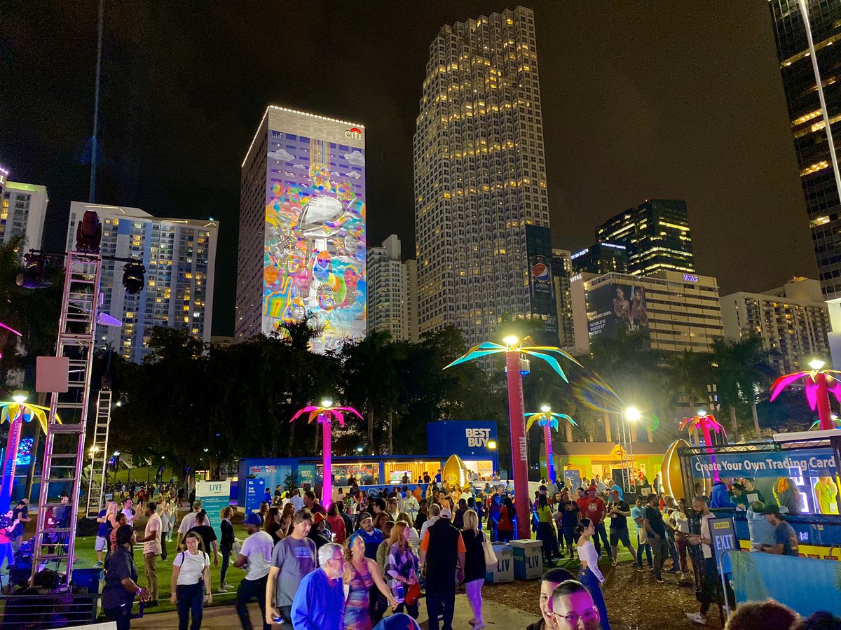 You can’t deny the beauty of Miami. Truly the best place to be this #SuperBowl weekend! #LIVEITMIAMI #SBLIV #LIV305 😍