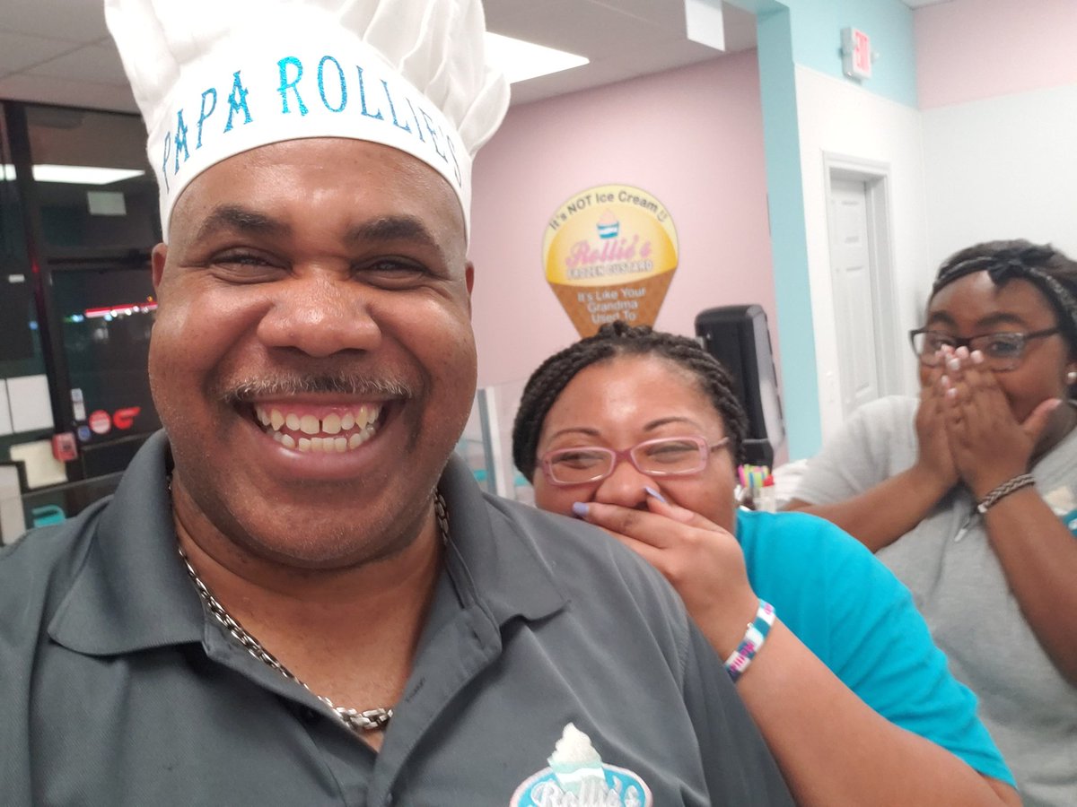 rolliesfc's tweet photo. Proud Girl Dad, hanging out with my girl's having fun as usual. 

Yes the Hat is out! We made a new creation Mango Italian Ice! Will be perfect tomorrow.
Friday and Saturday 
12:00pm to 10:00pm
Sunday
1:00pm to 9:00pm

#familytime #enjoylife #girldad #positvepearlandfoodies https://t.co/EHToD3bZLd