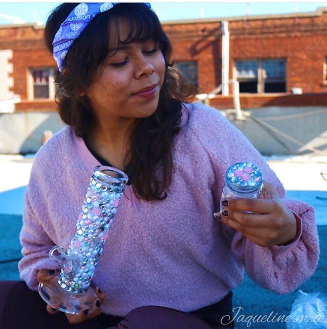 puffpixies's tweet photo. Want to hit this? πππ¨ #illusioncollectives #puffpixie #raffle #cutebongs #marijuanamodels #cannabiscutie #cannabis #blunt #lighter #beautifulpipe https://t.co/OyTQ4AZIVd