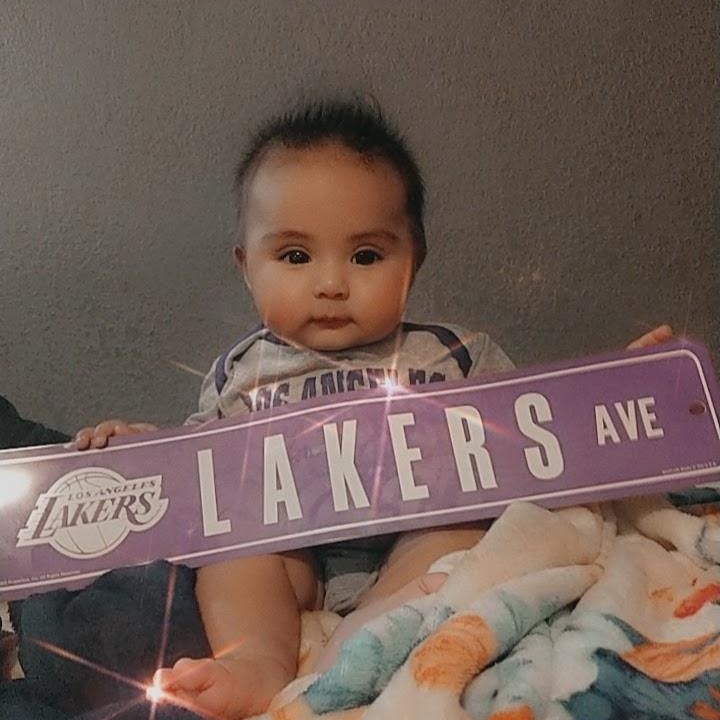 R1kilLA's tweet photo. Waiting for the game to start my daughter is my emotional support buddy 20 years of memories it's gonna be a tough game #GirlDads #LakeShow #MambaForever #LakerNation #KobeandGianna #lakers #Tribute https://t.co/RFeFYLUVuu