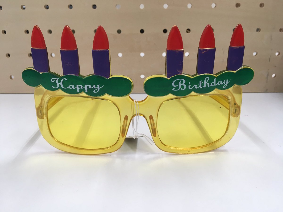 東急ハンズ博多店 パーティーで大活躍間違いなし お誕生日 やパーティー を盛り上げる サングラス 伊達眼鏡 をご用意しております 写真を撮る 時に誰より目立っちゃいます 面白い形がたくさんありますのでバラエティコーナーで探してみて