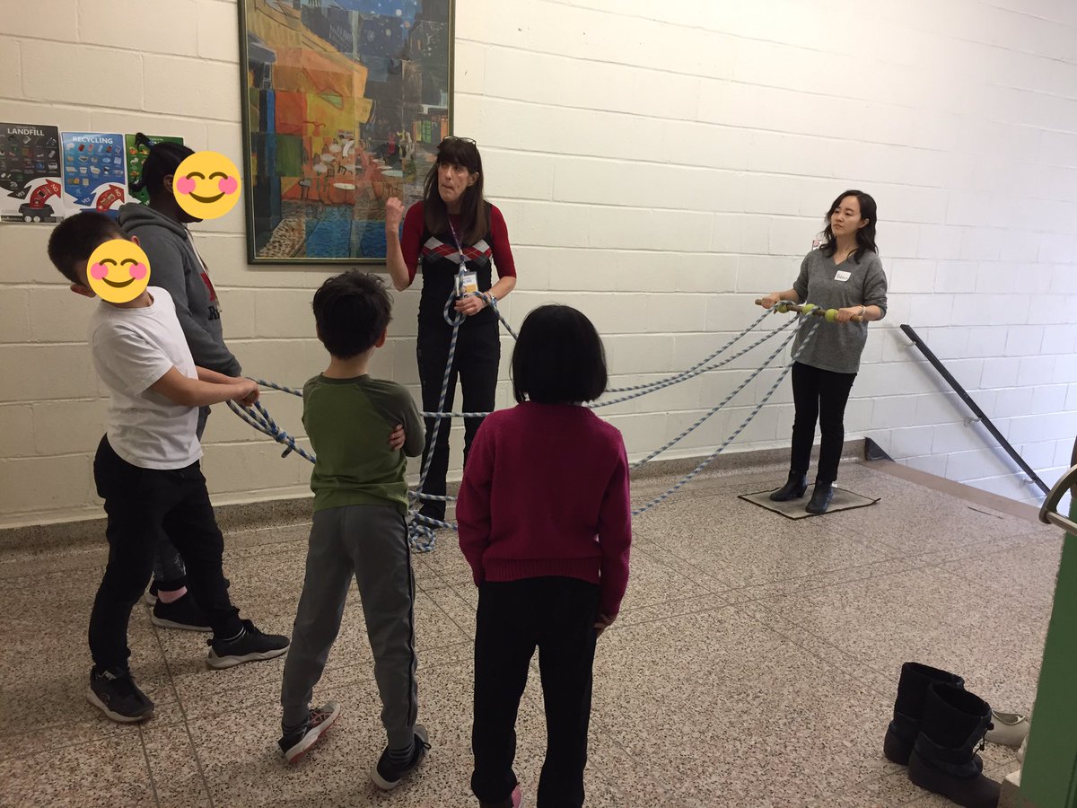mstangfaywood's tweet photo. Mrs. Kohli’s grade 3/4s had fun learning about pulleys &amp; gears through hands on activities thanks to scientist Melinda &amp; our parent volunteers!  @FinchPublic #Science https://t.co/B2zHnPo3T0