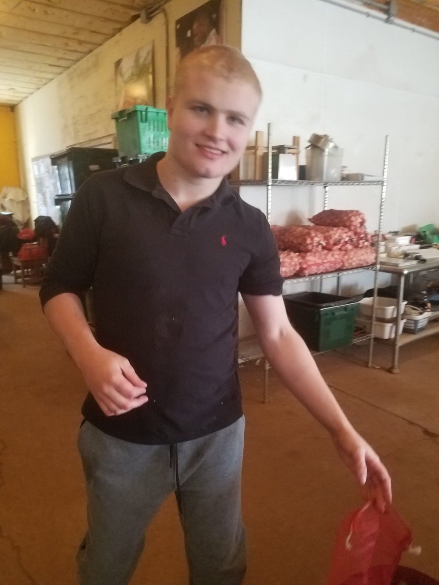 katiewr31413491's tweet photo. Christian proud of his work sorting vegetables! Harder than it sounds!!! Thank u #CenterForDiscovery https://t.co/nPGkpwJrP2