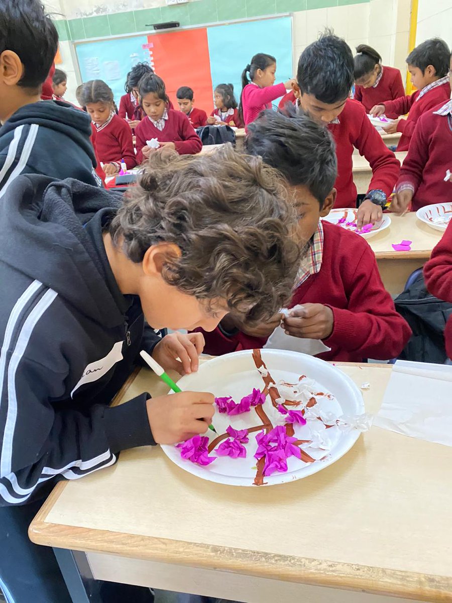 Year 4 students leading #art lessons <a href="/PeepulIndia/">Peepul</a> 
#student led <a href="/TBS_Delhi/">TBS Delhi</a>