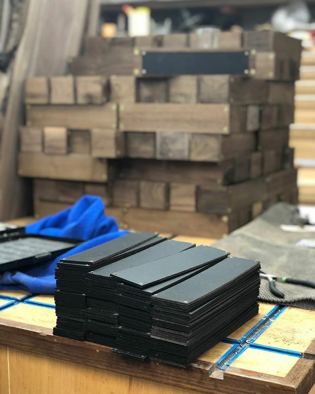 Managed to get 400+ holes drilled in the hardboard chalkboard. Now just to tack on the chalk boards and leather badges, I’m down to brass tacks (literally)! #brasstacks #woodworking #wood #walnut #woodwork #woodworkin #boxes #woodbox #beerflight #flightb… ift.tt/31kIM5J