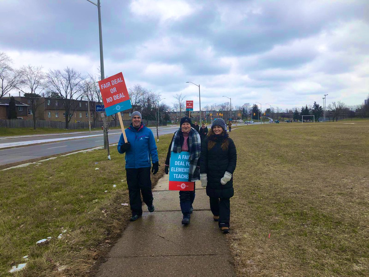 MrsStanchev's tweet photo. In #solidarity us @ERFPeel @OPSEU292 support our @ThornwoodPS @ETFOeducators @etfopresident in fighting for #qualityofeducation for the future of this country. This cannot be ignored and take lightly. Children deserves the best and we stand for this right ❤️ https://t.co/Ntx1ovnrIX