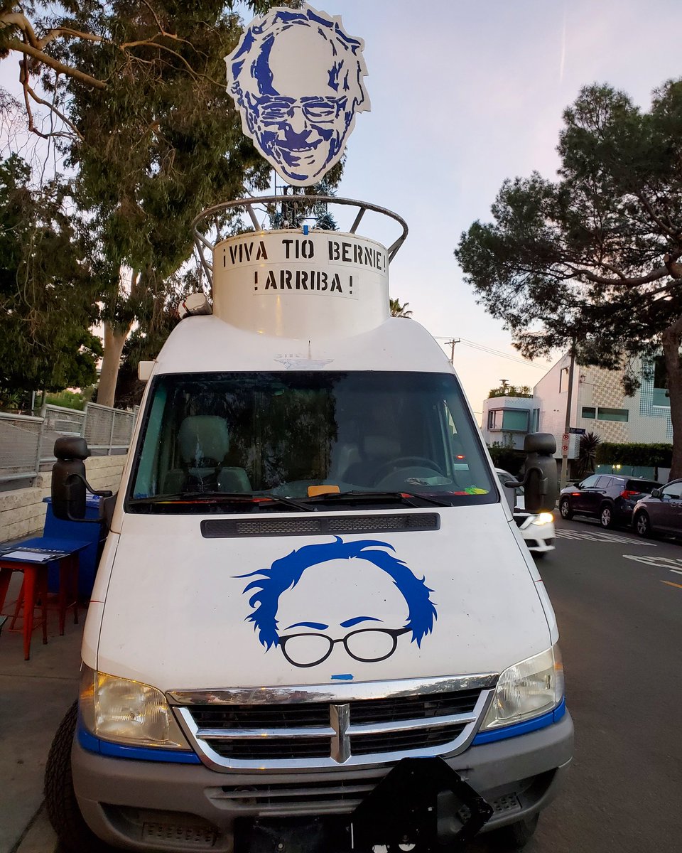 trekkerteach12's tweet photo. I finally got to see the #BernieVan live and in person! 😁🔥 https://t.co/Wzs6lRLGAG