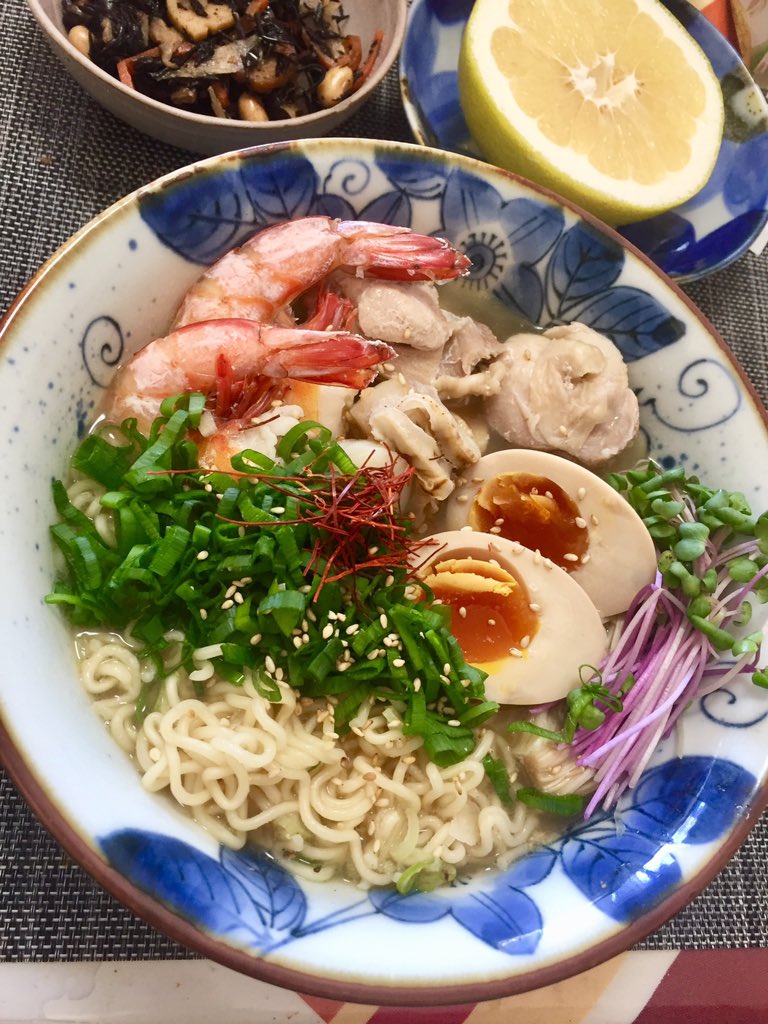 たーもり 朝昼兼用 おうちごはん 袋麺 福岡は 有明海に面する柳川から 創業130年 夜明茶屋の ムツゴロウダシ を使った むつごろうラーメン 醤油味 うーん わりとアッサリしてるが これがむつごろうの味なのか 笑 美味しく頂きました