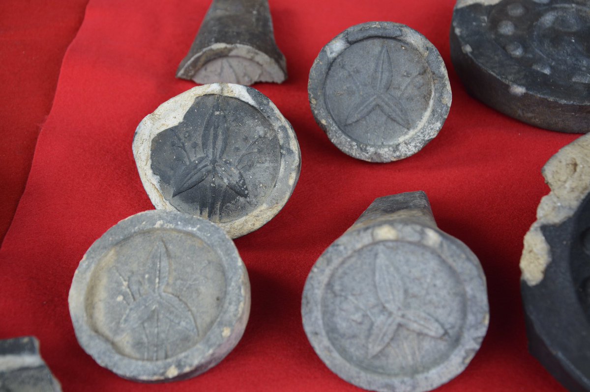 岡崎城清海堀発掘調査。大量の瓦溜りから水野家の沢鷹紋、輪違紋の軒丸